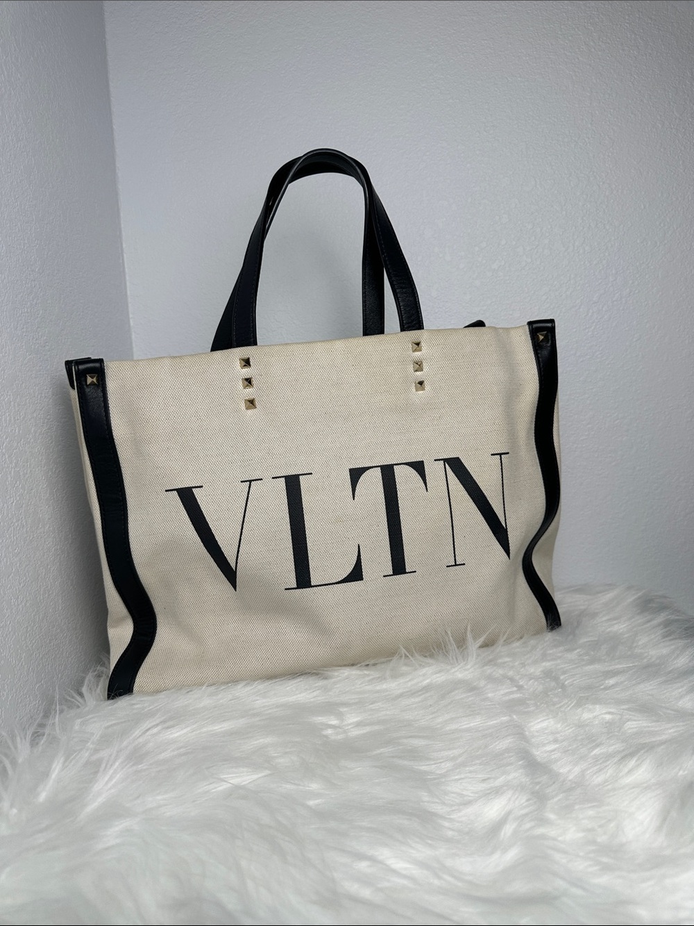 💯Authentic Valentino Garavani VLTN Canvas Tote Bag🍀 - Picture 10 of 15